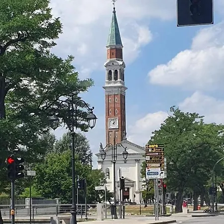 ゲストハウス Nadia