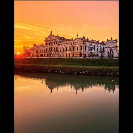 Nadia בית הארחה 3*